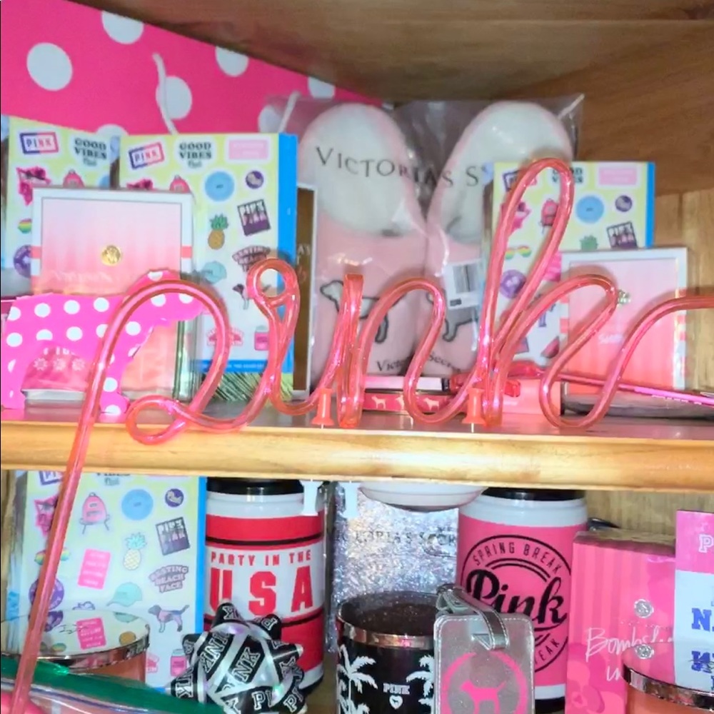 🆕 VS PINK Straw off the Pink Bus HTF RARE 💕